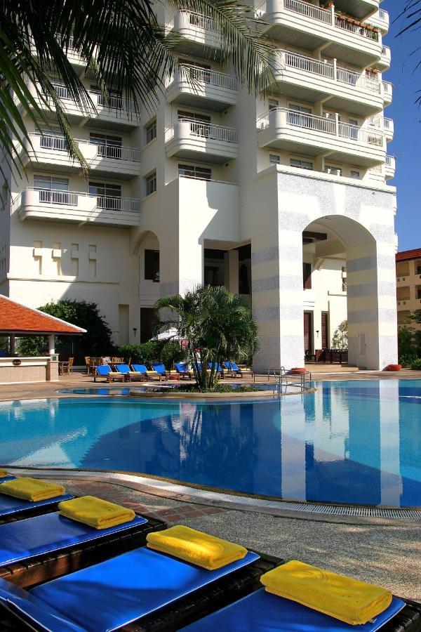 Waterfront Suites Phuket By Centara Karon Exterior photo