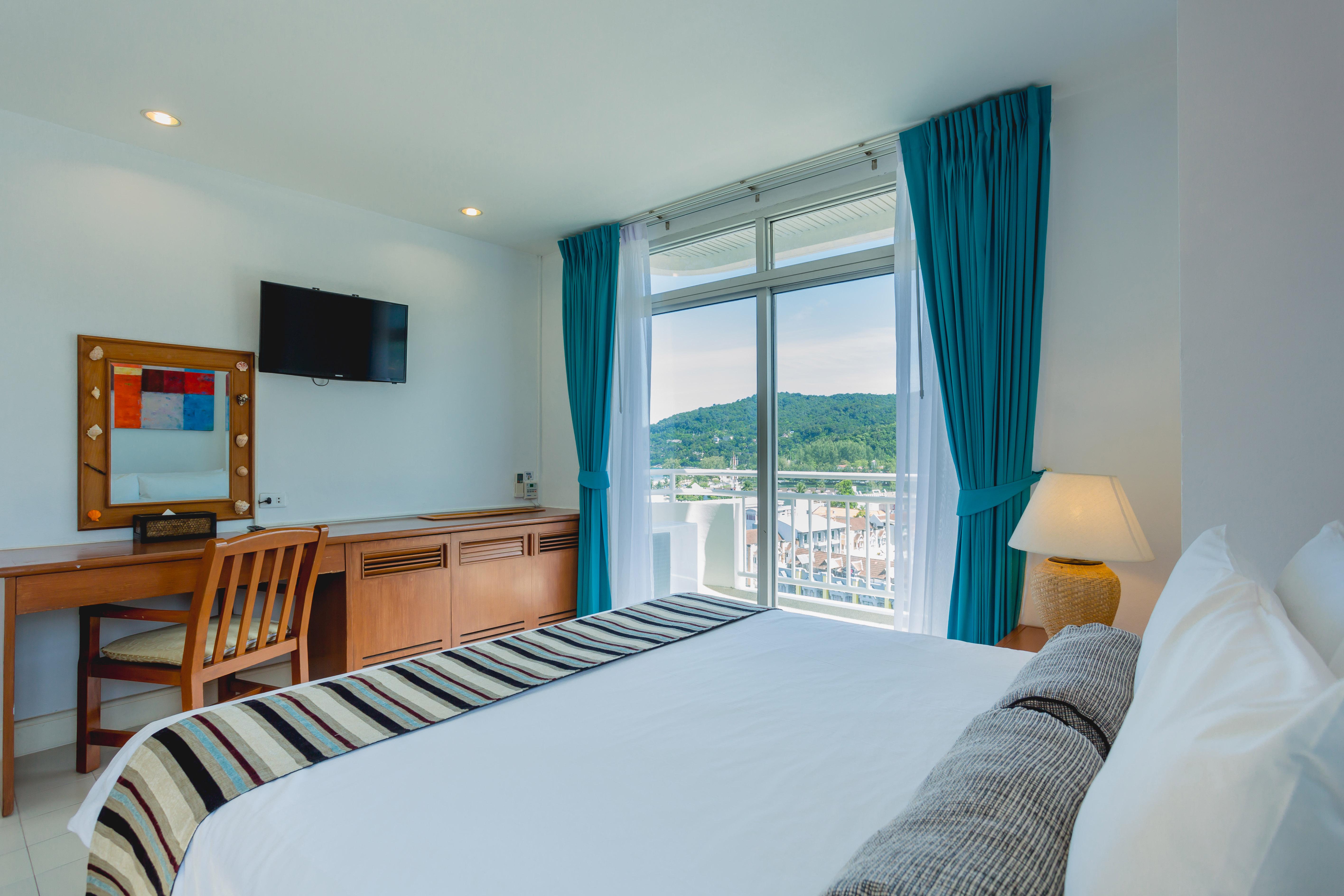 Waterfront Suites Phuket By Centara Karon Exterior photo