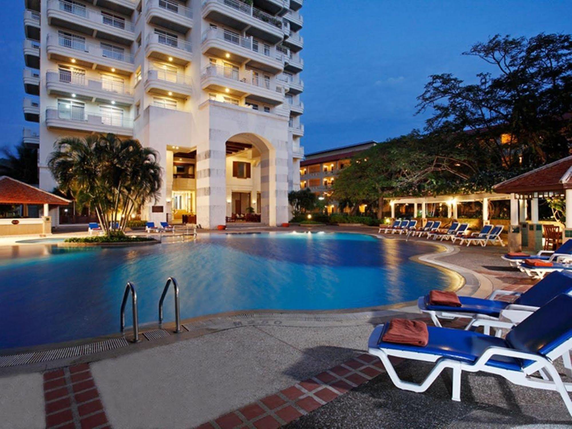 Waterfront Suites Phuket By Centara Karon Exterior photo